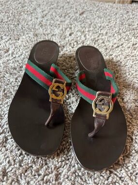 Gucci Brown Leather Thong Heel Sandals with Green & Red Straps and Gold GG